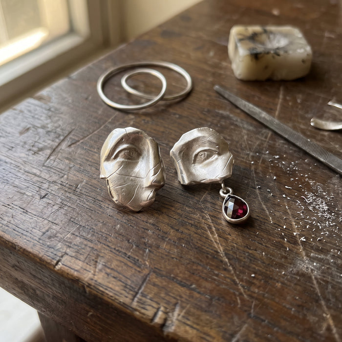 Oneira Ohrringe | Roter Granat + Silber