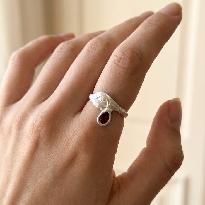 Lacrimosa Verstellbarer Ring | Rubin + Silber